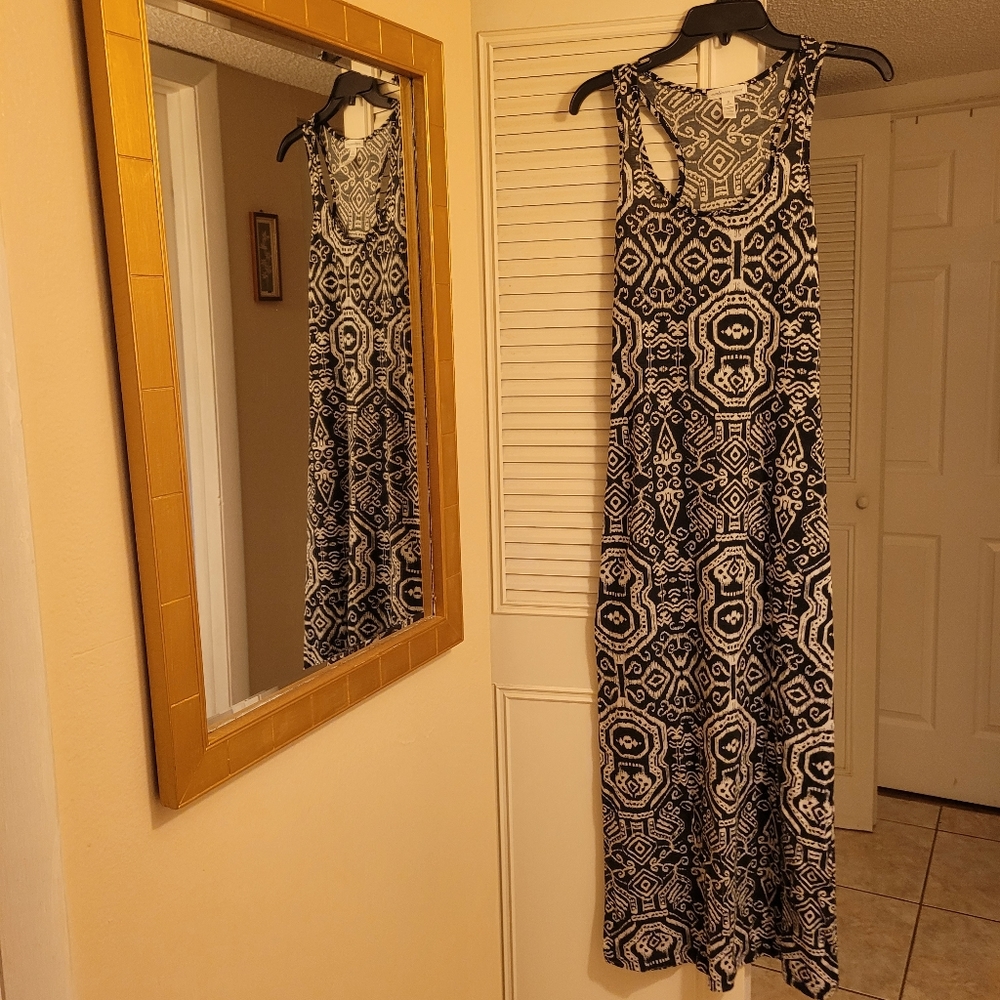 Ambiance Apparel Long Black & White Tribal Print Racerback Maxi Dress Size Small